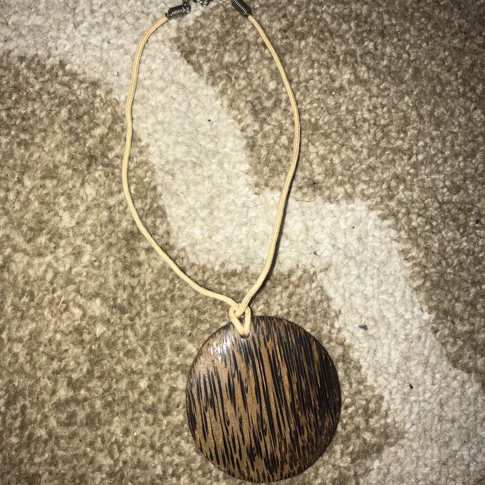 Wood pendant necklace